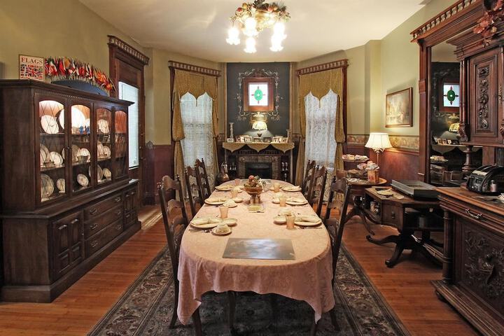 Breakfast area