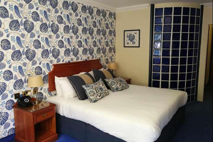 Room 30 of 113