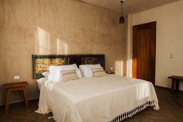 Room 4 of 83