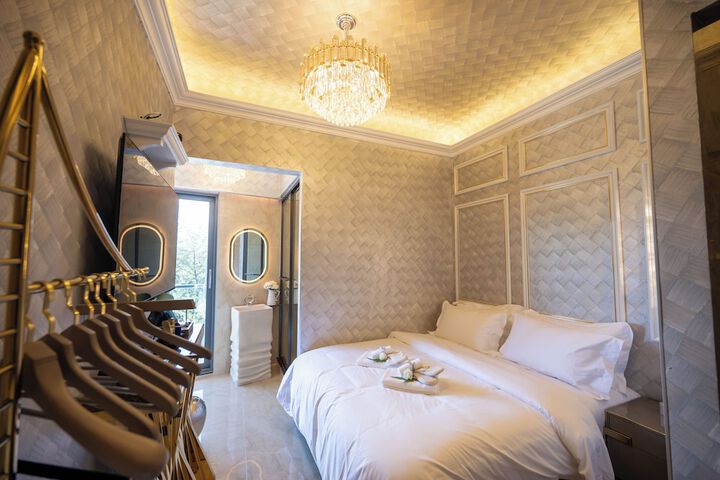 Room 2 of 36