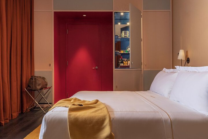 Room 4 of 62