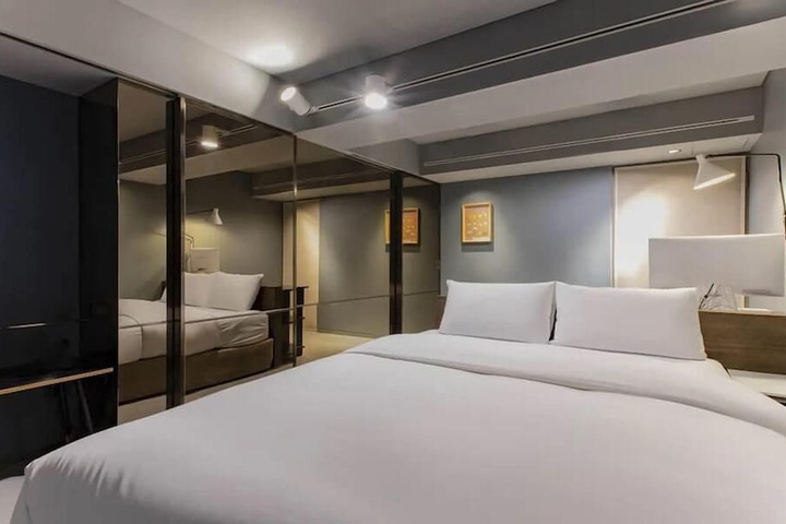 Room 10 of 36