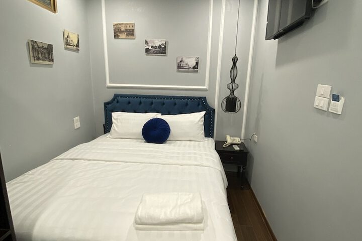 Room 5 of 14
