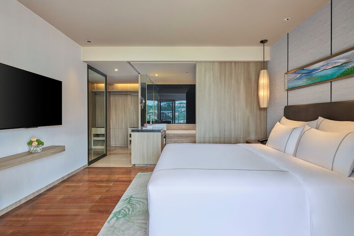 Room 4 of 43