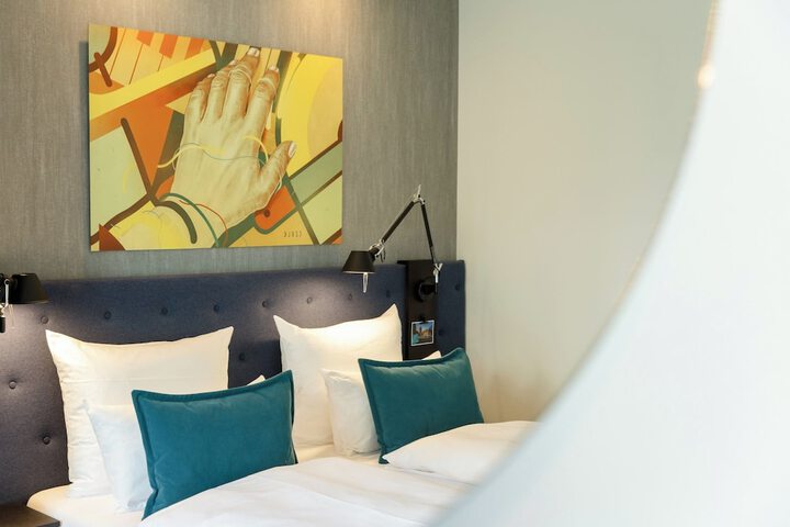 Room 6 of 30