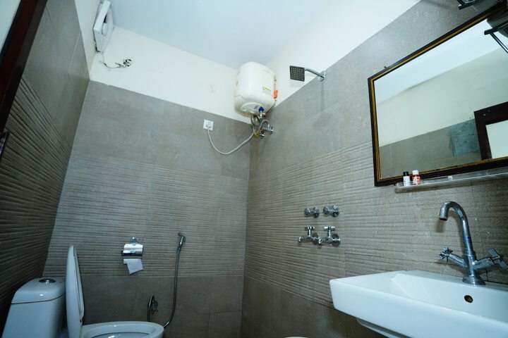 Room 32 of 46