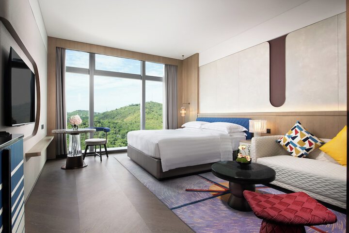 Room 14 of 75