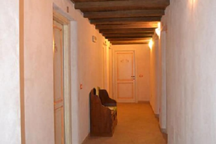 Ballroom/Hall 19 of 24