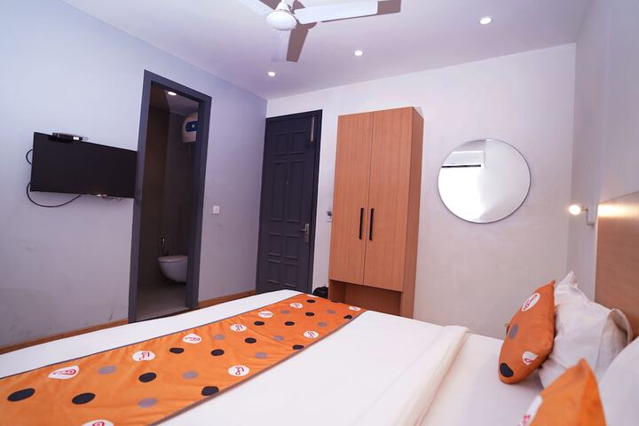 Room 12 of 43