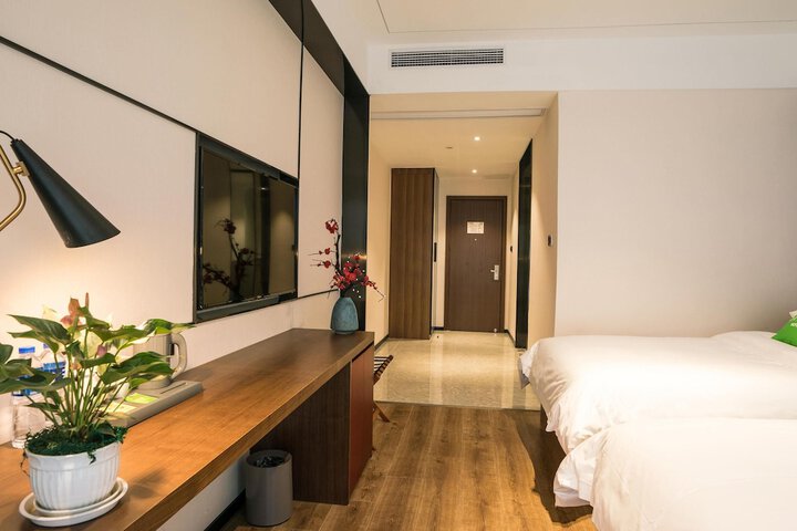 Room 16 of 32