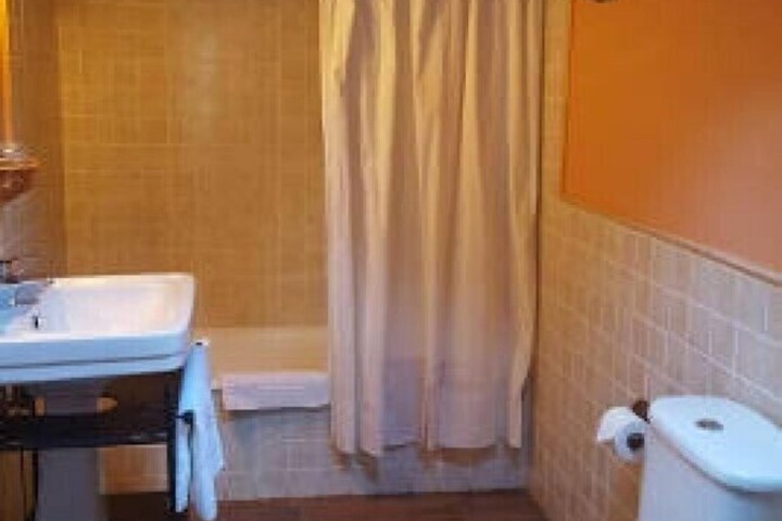 Room 12 of 16
