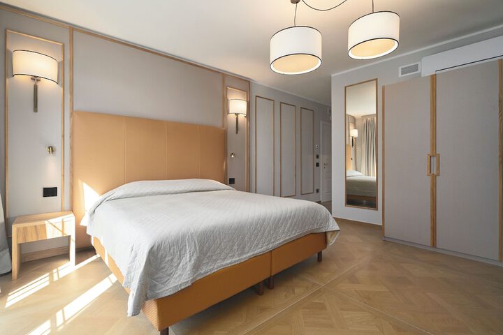Room 9 of 35