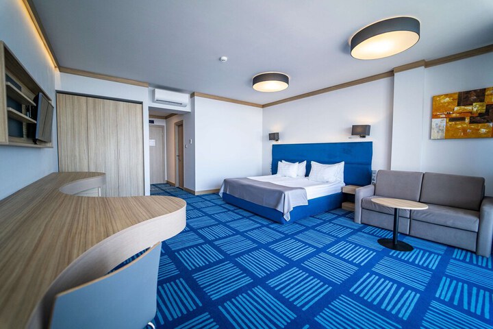 Room 15 of 122