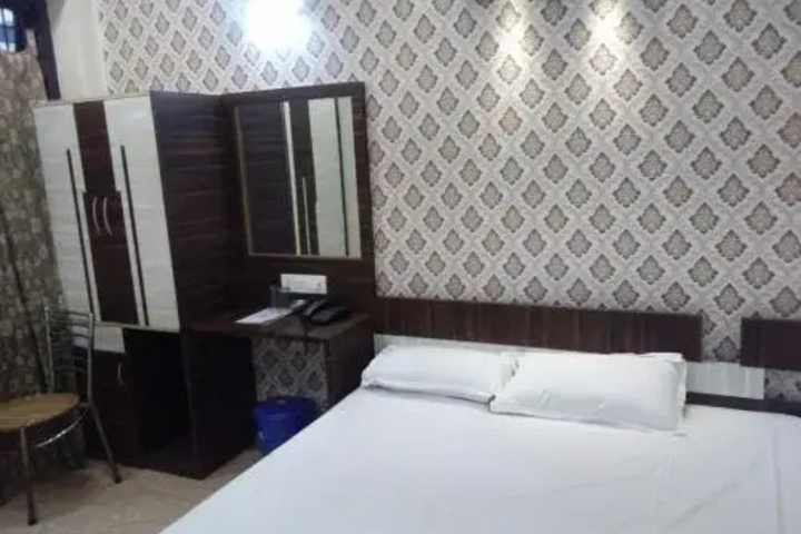 Room 4 of 5
