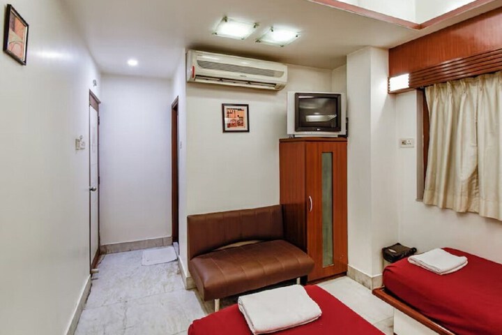 Room 10 of 19