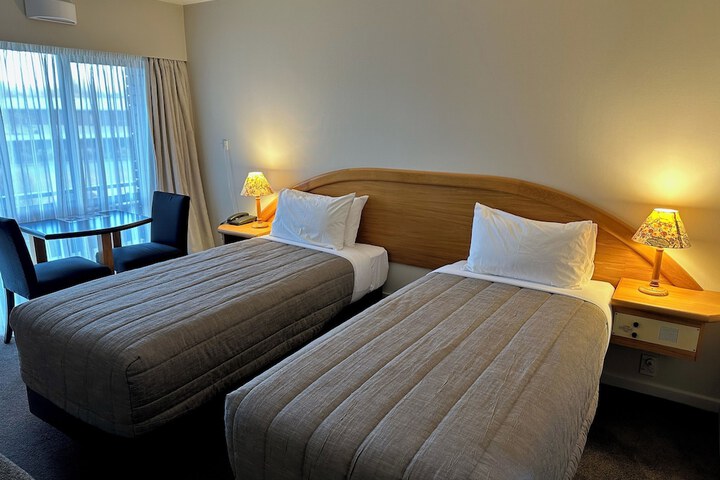 Room 5 of 38