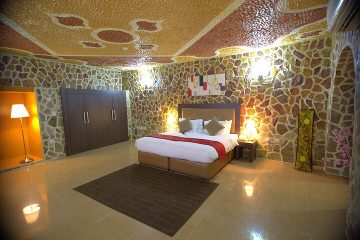 Room 6 of 15
