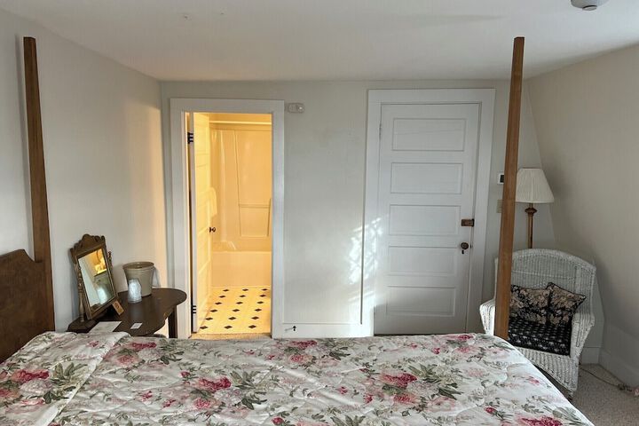 Room 53 of 205