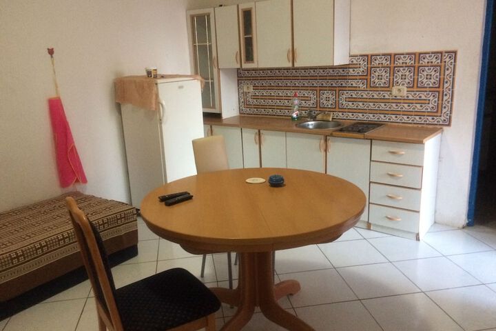 Room 15 of 40