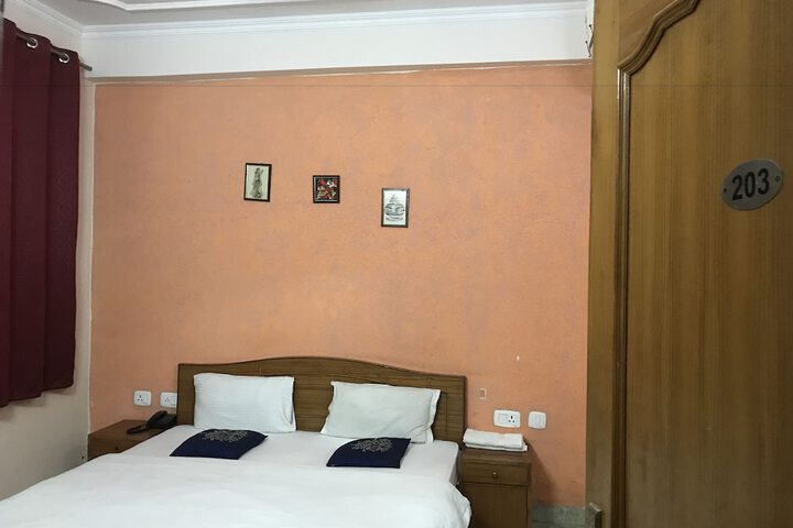Room 5 of 18