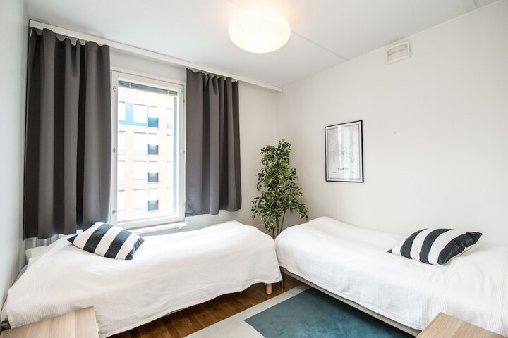 Room 15 of 77