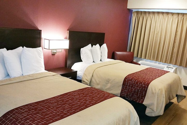 Standard Room, King or Two Doubles (10 of 15)