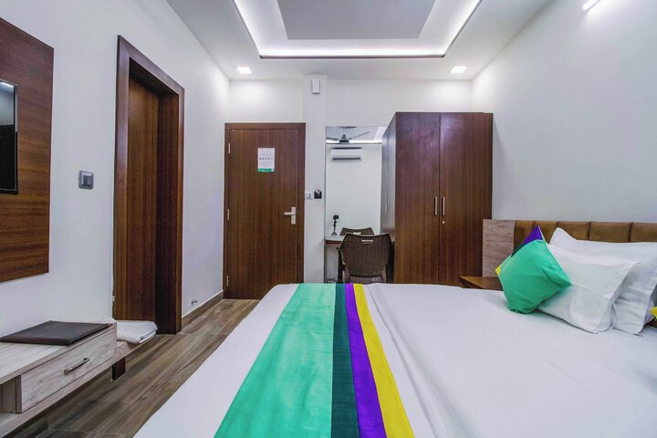 Room 21 of 37