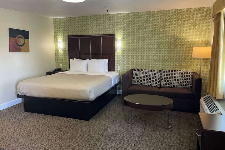 1 King Bed (13 of 14)