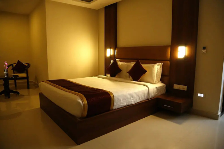 Room 4 of 11