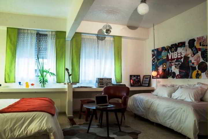 Room 9 of 10