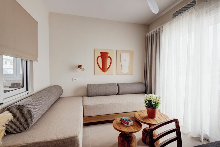 Room 85 of 193