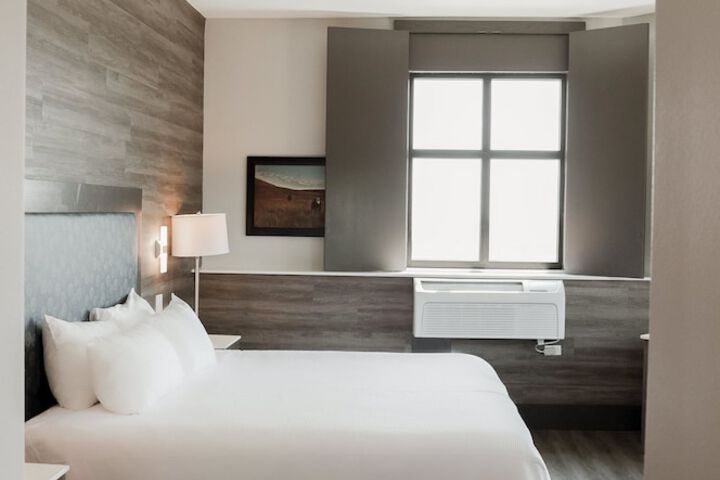 Room 30 of 175