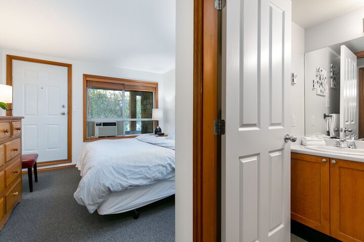 Room 28 of 227