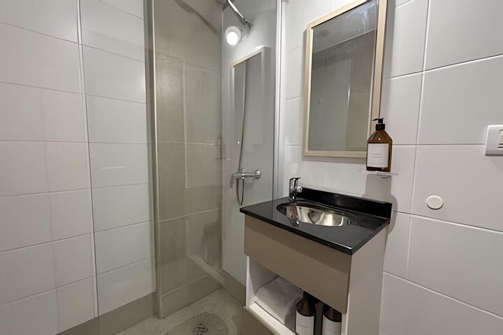 Room 8 of 25