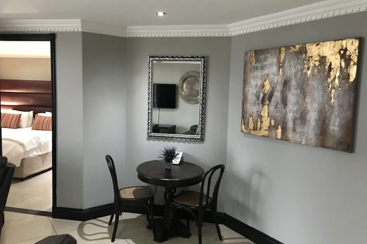 Room 6 of 18
