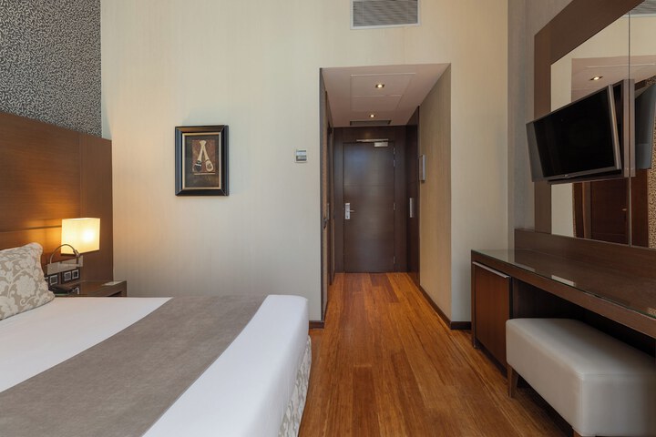 Room 16 of 94