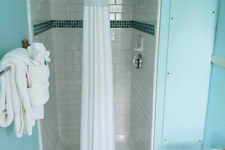 Room 13 of 100