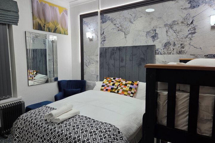 Room 11 of 28
