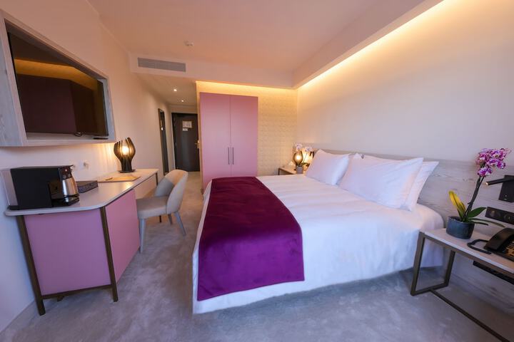 Room 5 of 42