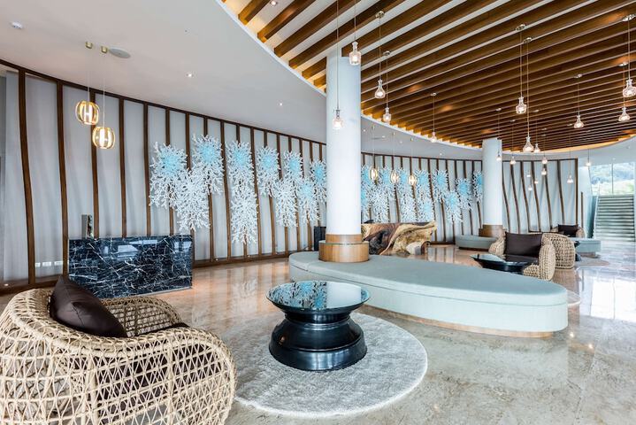 Entrance & Lobby