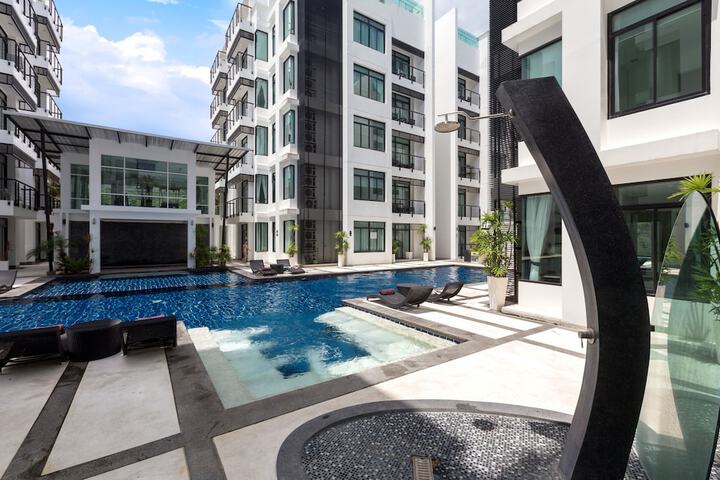 Hotel Pool