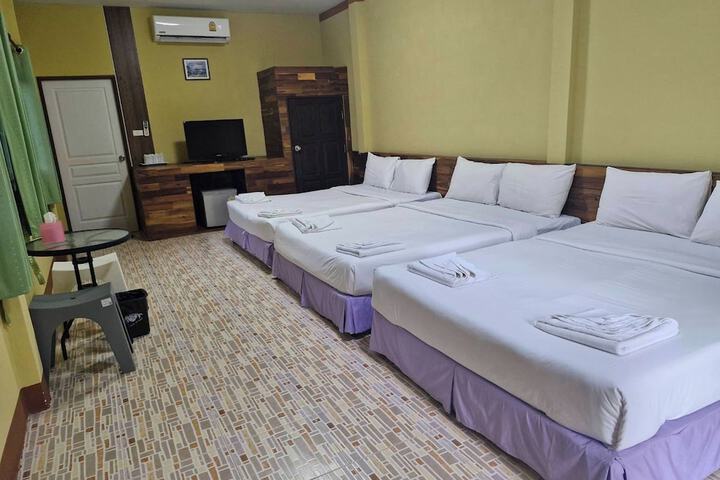 Room 2 of 125