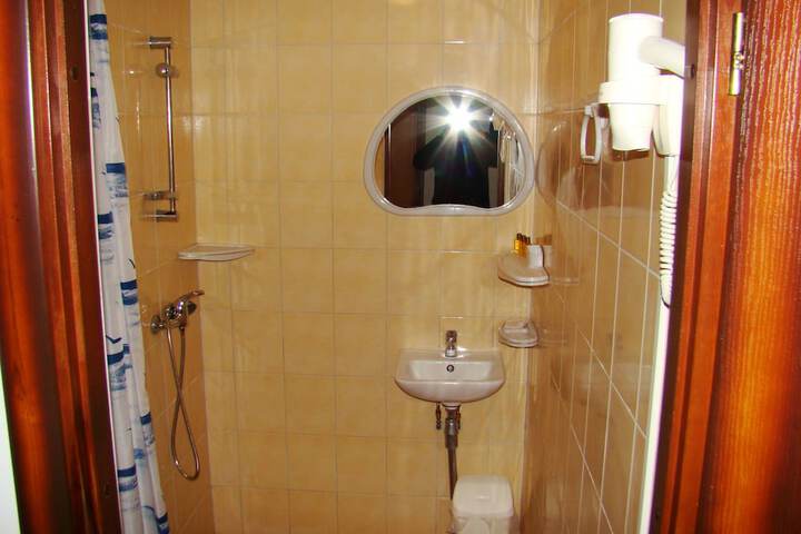 Room 20 of 34