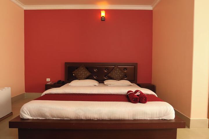 Room 4 of 12