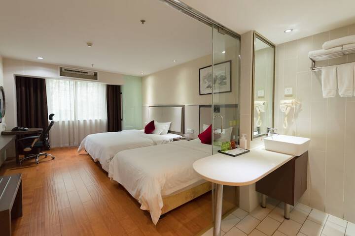 Room 18 of 24