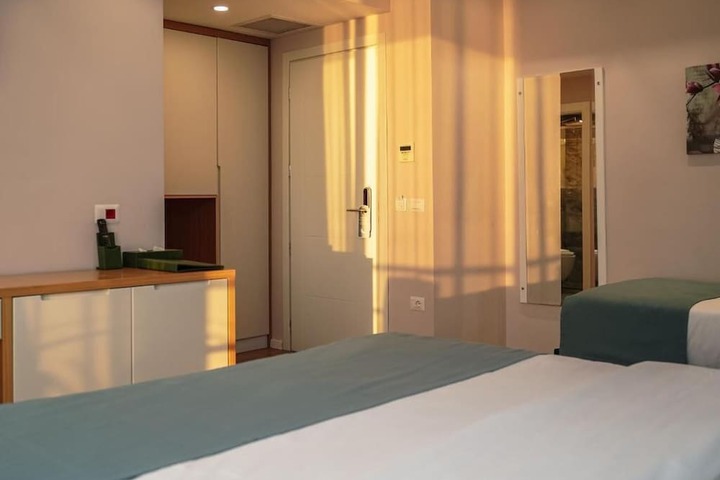 Room 40 of 182