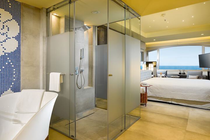Room 72 of 154
