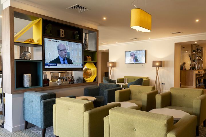 Lounge 95 of 155