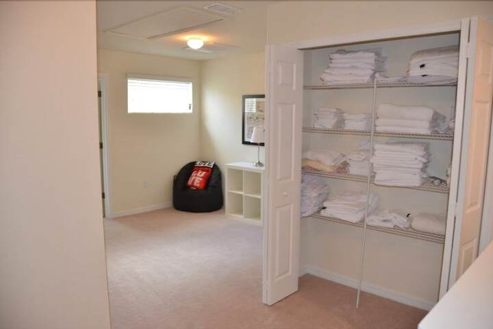 Room 2 of 43