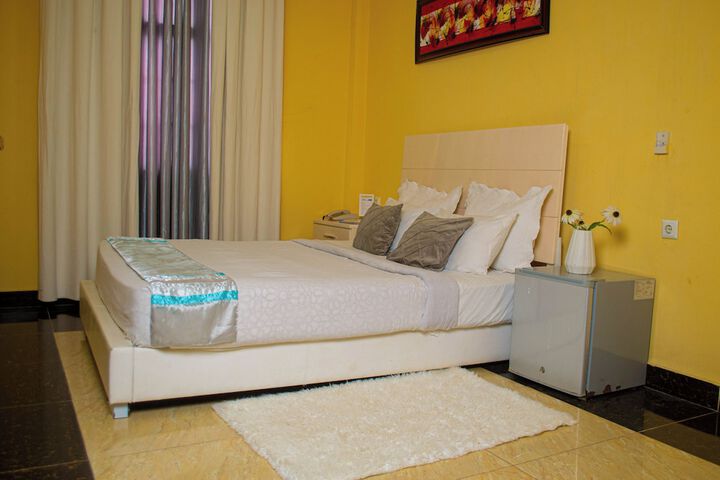 Room 12 of 151